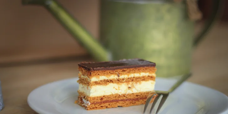 Lahodné zákusky či torta z cukrárne Fajnotka až ku vám domov!