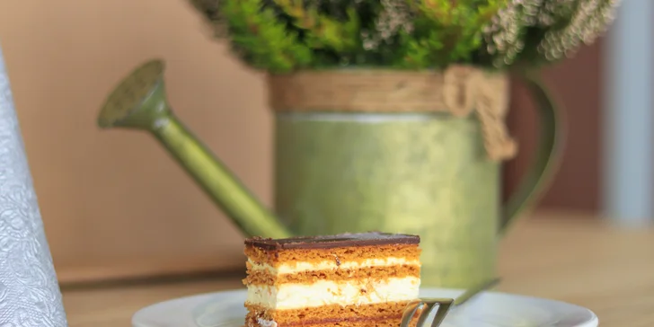Lahodné zákusky či torta z cukrárne Fajnotka až ku vám domov!