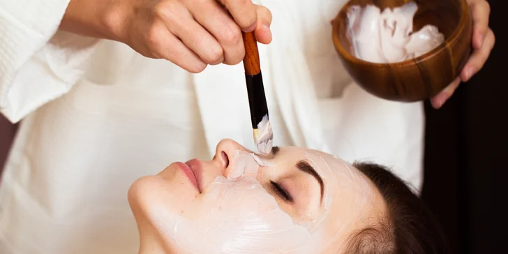 Ošetrenie pleti vitamínom C, chemický peeling alebo kolagénové ošetrenie