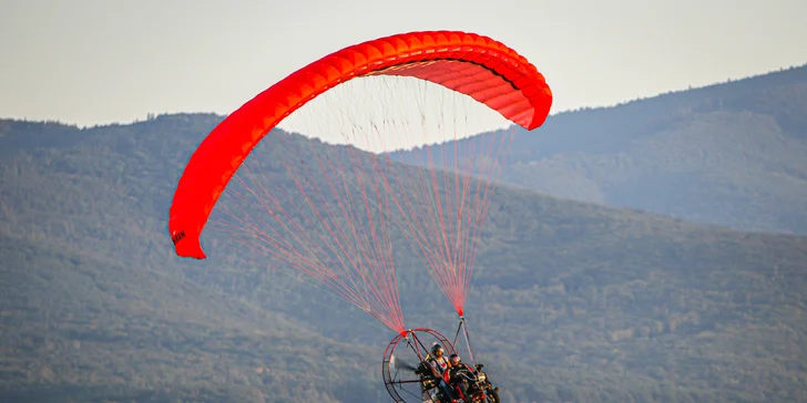Motorový paragliding – tandemový let ponad Trenčiansky hrad