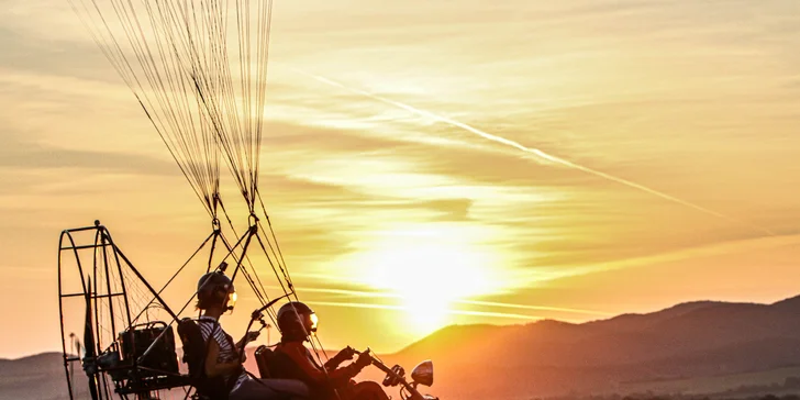 Motorový paragliding – tandemový let ponad Trenčiansky hrad