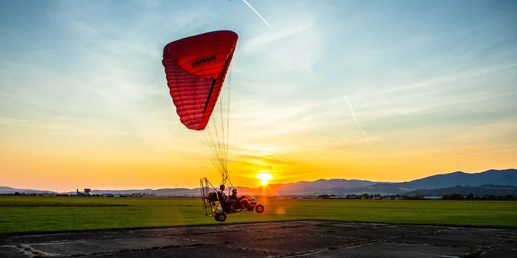 Motorový paragliding – tandemový let ponad Trenčiansky hrad