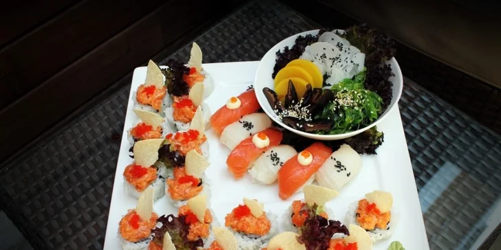 Sushi set SAKE TARTAR v Mama's sushi bar pre dvoch
