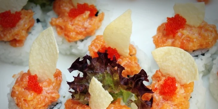 Sushi set SAKE TARTAR v Mama's sushi bar pre dvoch
