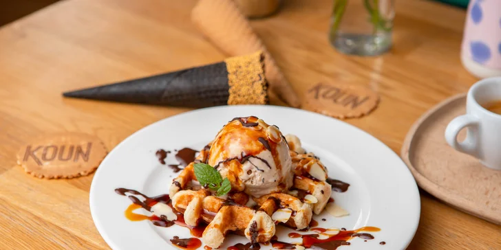 Waffla so smotanovým gelatom + espresso alebo cappuccino