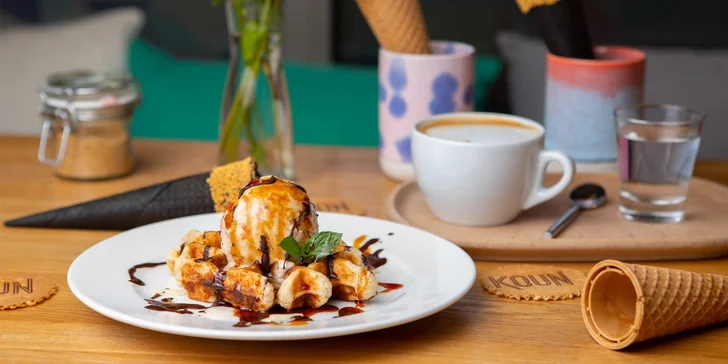 Waffla so smotanovým gelatom + espresso alebo cappuccino