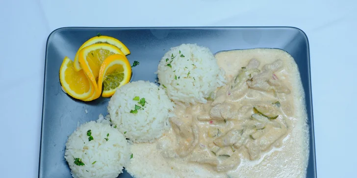 Kurací steak, bravčová živánska, stroganov z panenky alebo losos