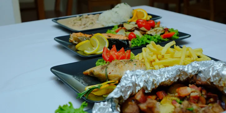 Kurací steak, bravčová živánska, stroganov z panenky alebo losos