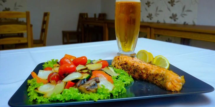 Kurací steak, bravčová živánska, stroganov z panenky alebo losos