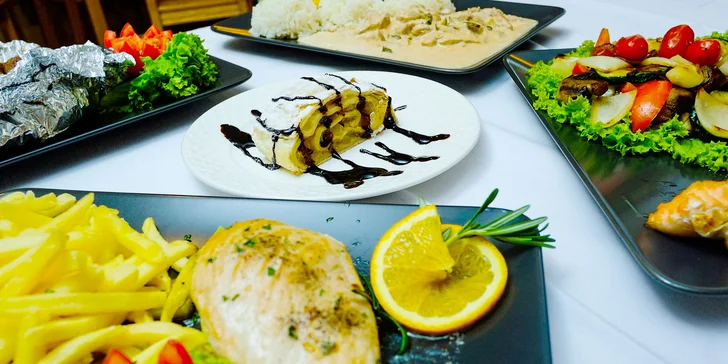 Kurací steak, bravčová živánska, stroganov z panenky alebo losos