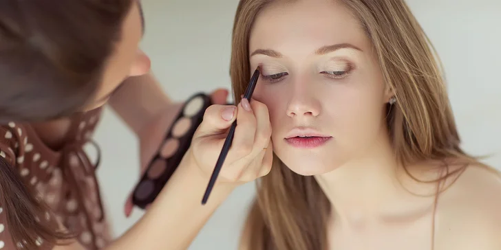 Úprava obočia, lash lifting či mini kurz líčenia s vizážistkou