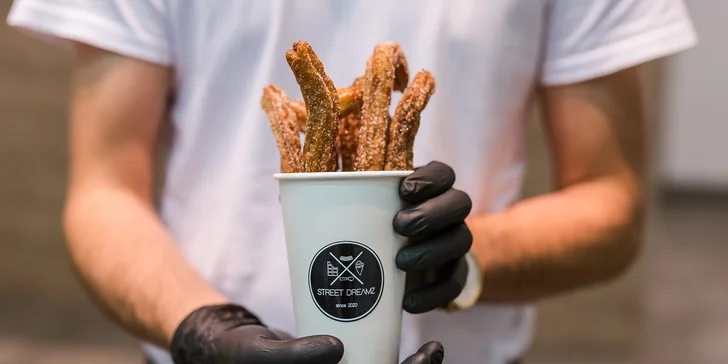 Lahodné bubble waffle alebo churros v STREET DREAMZ!