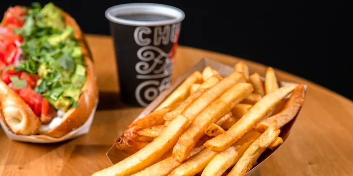 Hot dog či Poutine aj s bezodným nápojom od Chuck & Frida Bory Mall