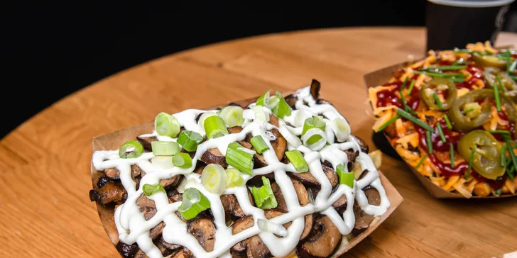 Hot dog či Poutine aj s bezodným nápojom od Chuck & Frida Bory Mall