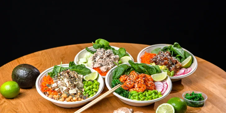 4 druhy chutného a zdravého poké s wakame šalátom a nápojom v Poké bistro