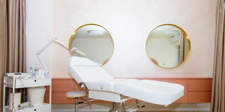 Vyskúšajte prirodzený permanentný make-up obočia čiarkovanou metódou