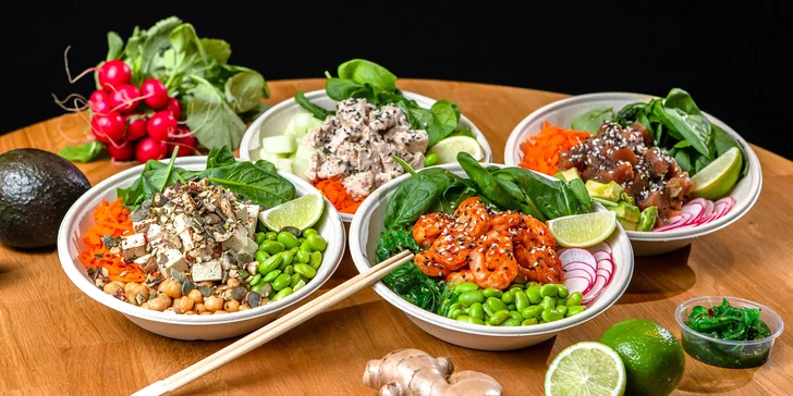 4 druhy chutného a zdravého poké s wakame šalátom a nápojom v Poké bistro