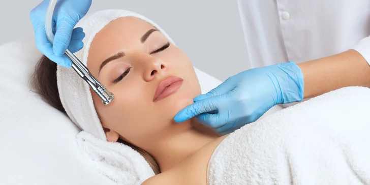 Diamantová mikrodermabrázia, chemický peeling či skin scrubber v salóne Dioné