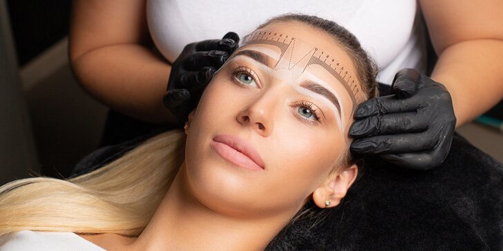 Vyskúšajte prirodzený permanentný make-up obočia čiarkovanou metódou
