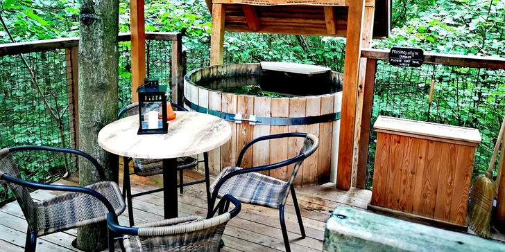Luxusný glamping s raňajkami: drevený domček v lese až pre 4 osoby, horúca kaďa na terase, sauna i masáž