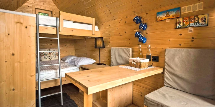 Luxusný glamping s raňajkami: drevený domček v lese až pre 4 osoby, horúca kaďa na terase, sauna i masáž