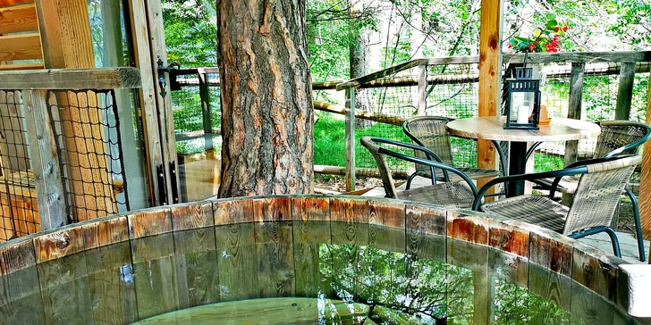 Luxusný glamping s raňajkami: drevený domček v lese až pre 4 osoby, horúca kaďa na terase, sauna i masáž