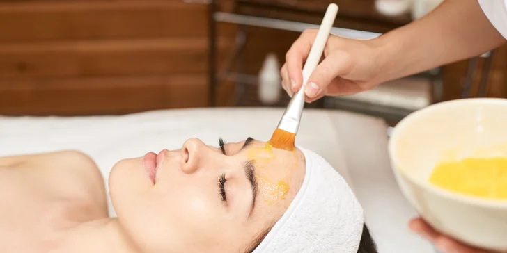 Kompletná kúra pomocou AHA kyselín v Adorée Beauty