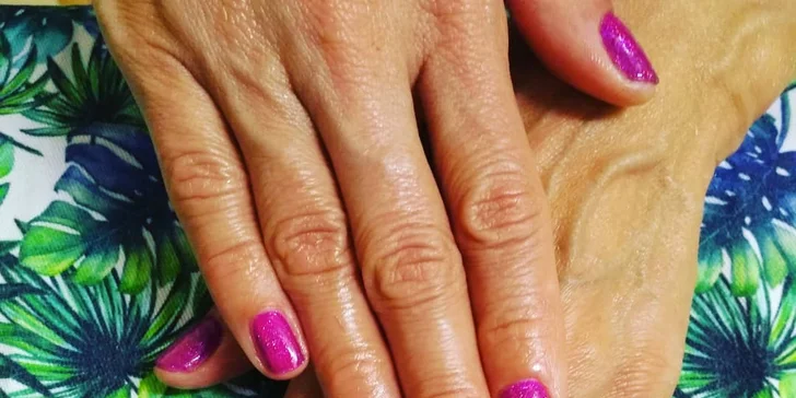 Špičková pedikúra spolu s manikúrou a gél lakom v Salóne 33
