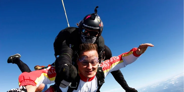 Jedinečný zážitok nabitý adrenalínom - tandemový zoskok aj s HD videozáznamom