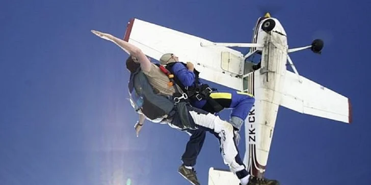 Jedinečný zážitok nabitý adrenalínom - tandemový zoskok aj s HD videozáznamom