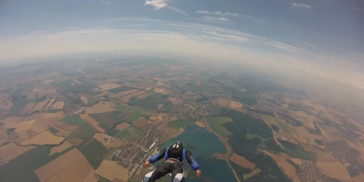 Jedinečný zážitok nabitý adrenalínom - tandemový zoskok aj s HD videozáznamom