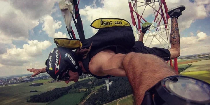 Jedinečný zážitok nabitý adrenalínom - tandemový zoskok aj s HD videozáznamom