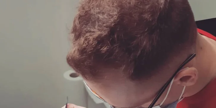 Krásne zvodný, no dokonale prirodzený pohľad s mihalnicami