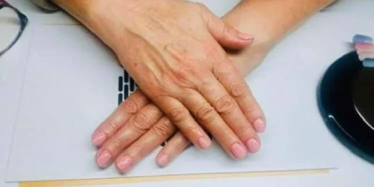Manikúra alebo laminácia obočia v kozmetickom štúdiu Bytča