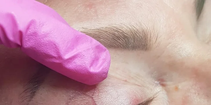 Perfektný permanentný make-up obočia, pier či očných liniek