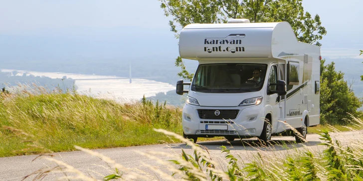Prenájom rodinného karavanu CARADO A 461 s kempingovým vybavením na 2 až 7 dní
