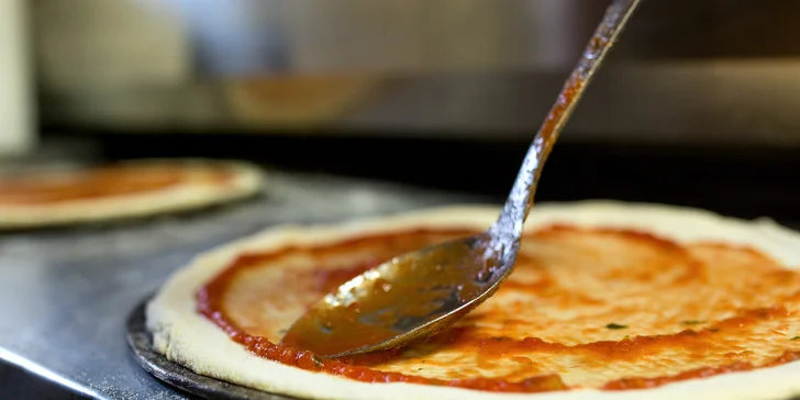 Zdravá pizza podľa vlastného výberu s čapovaným pivkom (mäsová i vegetariánska)
