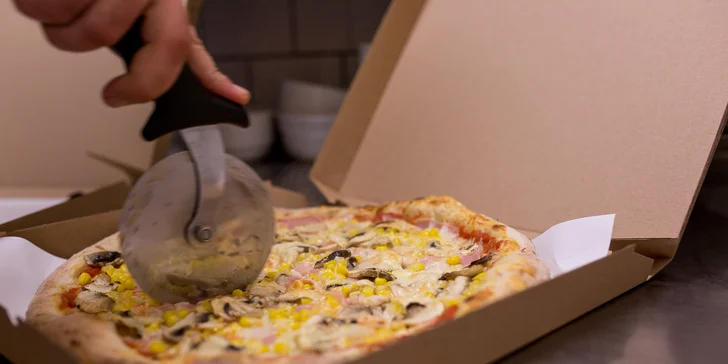 Zdravá pizza podľa vlastného výberu s čapovaným pivkom (mäsová i vegetariánska)