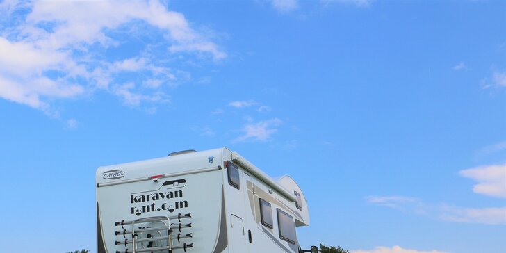 Prenájom rodinného karavanu CARADO A 461 s kempingovým vybavením na 2 až 7 dní