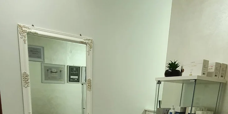 Získajte zvodný pohľad s lash liftingom alebo lamináciou obočia