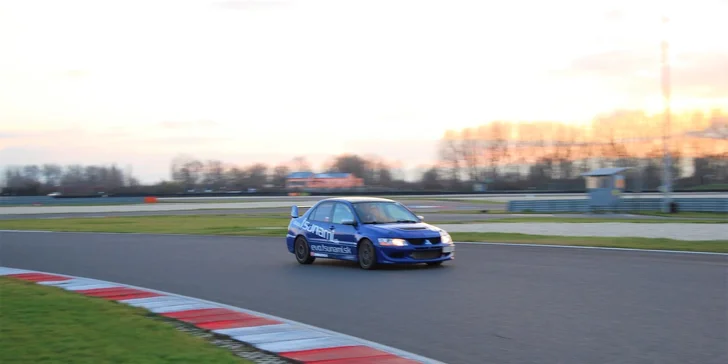 Super jazda v nadupaných autách na pretekárskom okruhu SLOVAKIA RING s videozáznamom