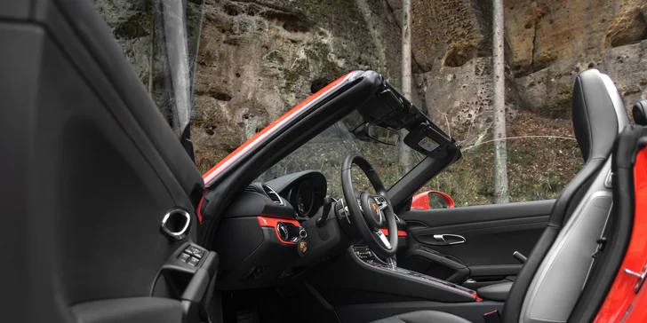 LAMBORGHINI, PORSCHE alebo FORD MUSTANG na veľkom pretekárskom okruhu v Brne alebo Moste: 1 až 5 kôl ako vodič či spolujazdec