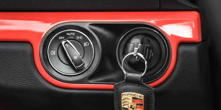 LAMBORGHINI, PORSCHE alebo FORD MUSTANG na veľkom pretekárskom okruhu v Brne alebo Moste: 1 až 5 kôl ako vodič či spolujazdec