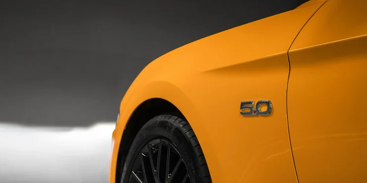 LAMBORGHINI, PORSCHE alebo FORD MUSTANG na veľkom pretekárskom okruhu v Brne alebo Moste: 1 až 5 kôl ako vodič či spolujazdec
