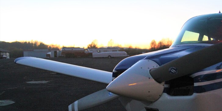 Zážitkové lety cez deň či pri západe slnka až pre 3 osoby - aj s možnosťou pilotovania!