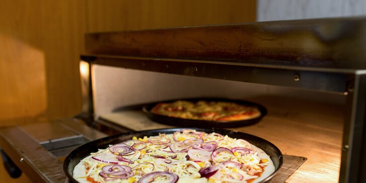 Dve pizze podľa vlastného výberu z LARA PIZZA + minerálka ZADARMO