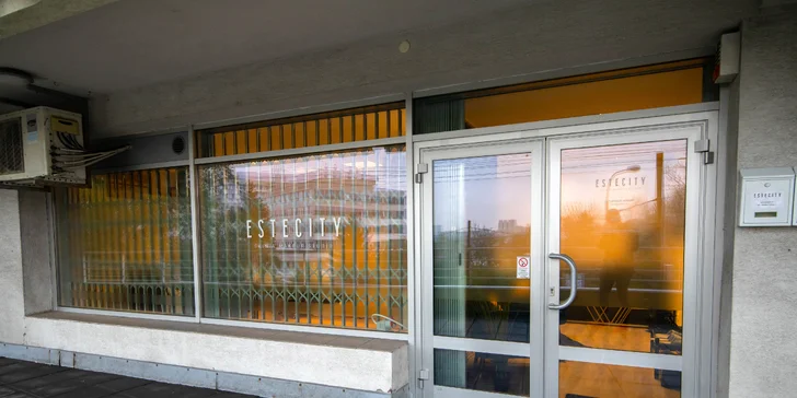 Relaxačné alebo hĺbkové ošetrenie pleti a kozmetická masáž tváre a dekoltu