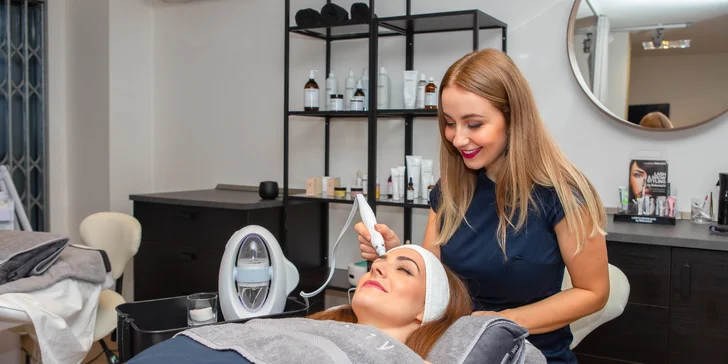 Relaxačné alebo hĺbkové ošetrenie pleti a kozmetická masáž tváre a dekoltu