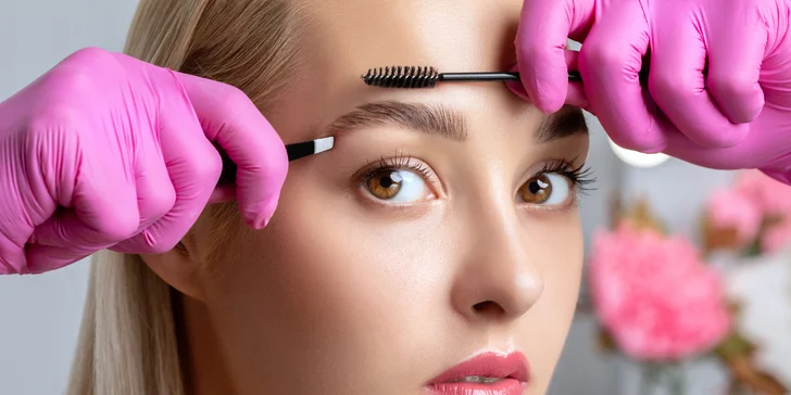 Profesionálna úprava obočia, laminácia alebo lash lift mihalníc