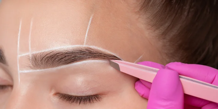 Profesionálna úprava obočia, laminácia alebo lash lift mihalníc
